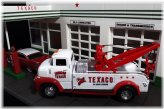 Texaco Service Station 1956 Ford Tow Truck O Scale