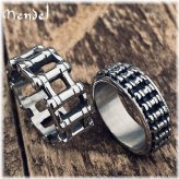 Chain Link Band Ring by MENDEL