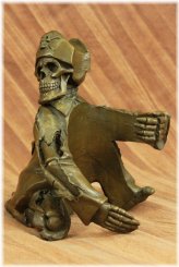 Bronze Vino Keeper Sculpture - Elegant Wine Display for Home Bar Decor