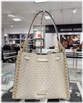 Signature Chain Shoulder Bag