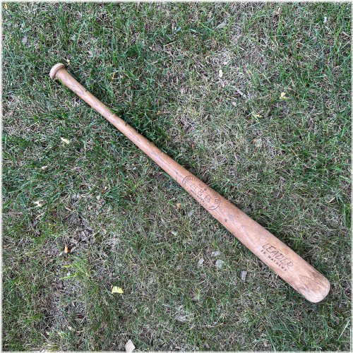 Mathews Hillerich Bradsby NO 9 Vintage Leader Bat