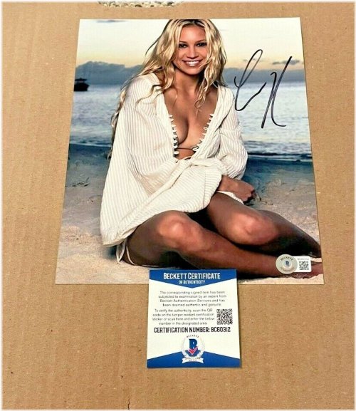 Kournikova Signed Tennis Photo (Beckett Certified)