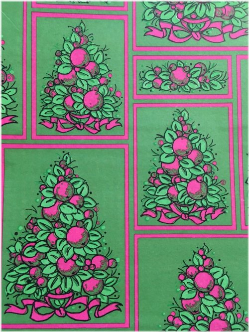 Retro Christmas Tree Gift Wrap