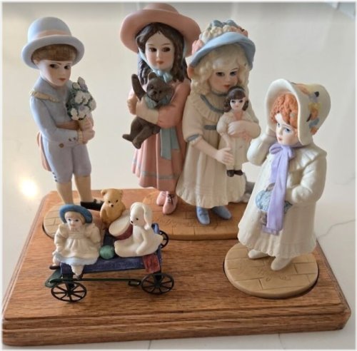 Family Memories Figurine Set