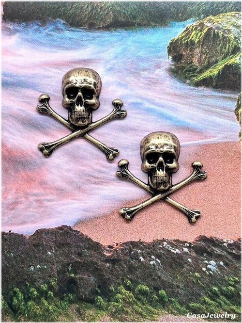 Antiqued Gold Skull and Crossbones Set