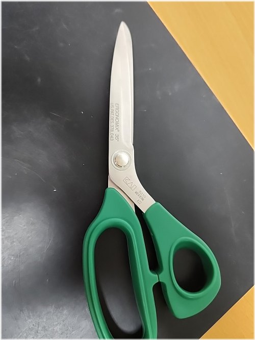 Green Handle Kai Ergonomix Sewing Scissors