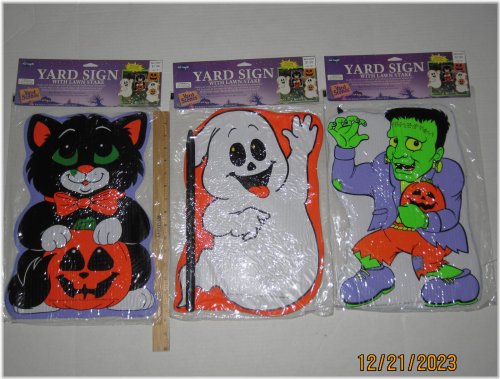 Spooky Vintage Halloween Yard Sign Set
