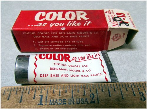 Benjamin Moore Y-18 Tube Paint in Original Box