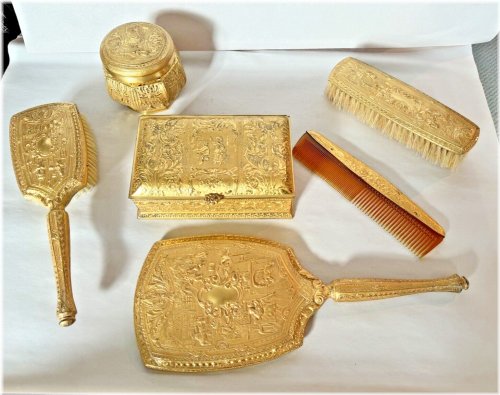 Golden Gilt Derby Dresser Set