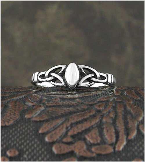 Trinity Knot Toe Ring