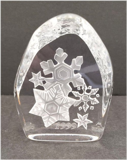Frosty Flurry Glass Weight