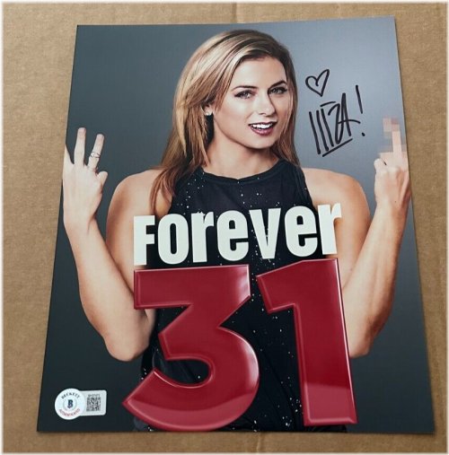 Comedian Lliza Shlesinger Signed 8x10 Photo - Beckett BAS Authentic