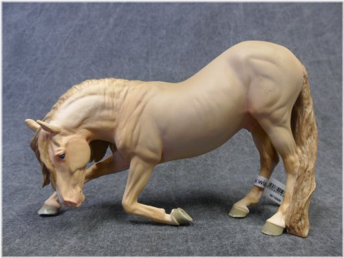 Perlinzo Miniature Horse Figurine