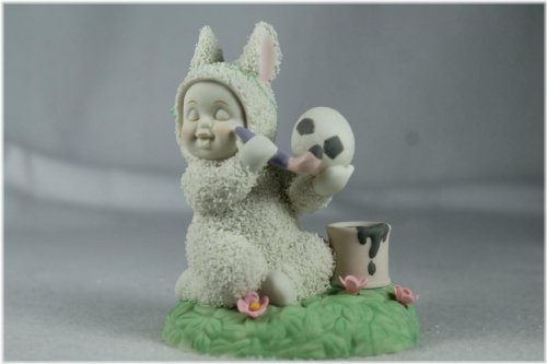 Snowbunnies Soccer Eggcellent Figurine