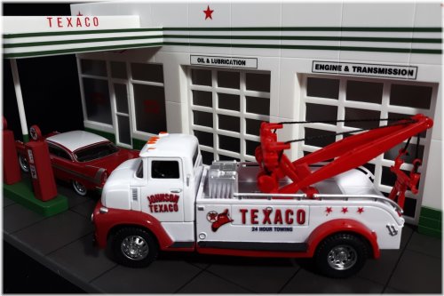 Texaco Service Station 1956 Ford Tow Truck O Scale