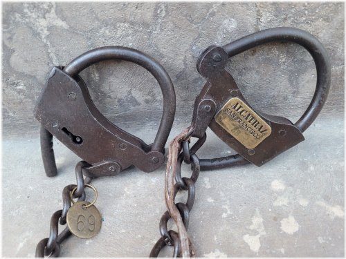 Alcatraz Chain Cuffs Set with Skeleton Keys