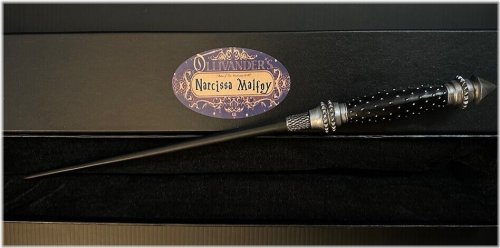 Enchanted Narcissa Wand - A Noble Wizarding World Collectible