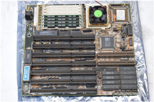 RetroTech Motherboard with Enhanced Performance