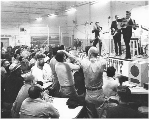 Legendary Country Crooners: Johnny Cash Folsom Prison 8x10 Glossy Photograph