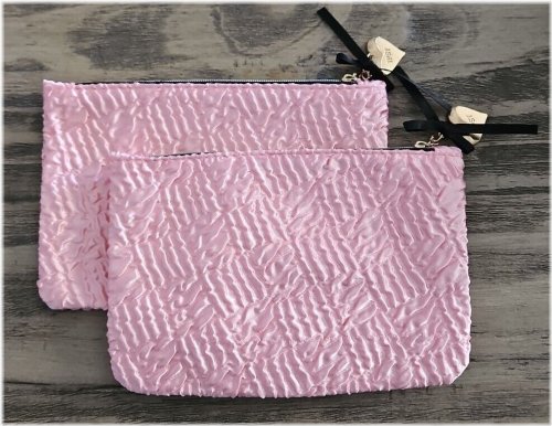 Chic Carrying Companion