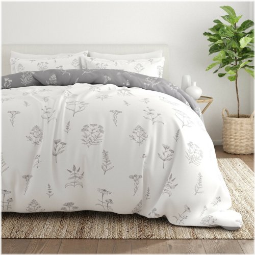 Floral Reversible Bedding Set by Kaycie Gray Fashion