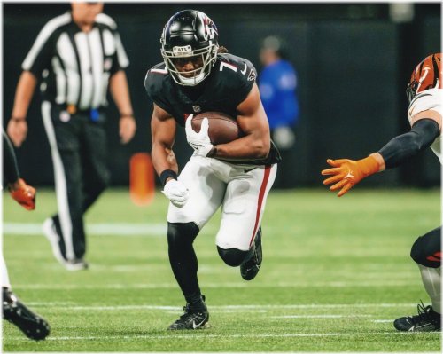 Bijan Robinson Autographed Atlanta Falcons 8x10 Photo