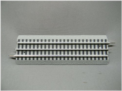 Fastrack Straight Track Section for O Gauge Trains - 6-12014 by Lionel