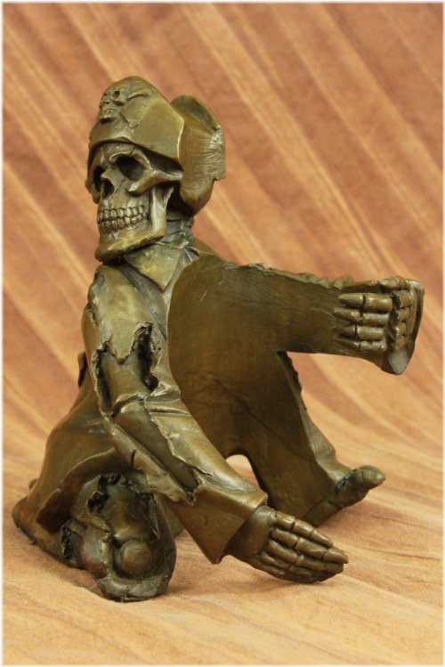 Bronze Vino Keeper Sculpture - Elegant Wine Display for Home Bar Decor