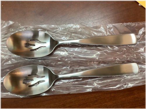 Bolo Slotted Serving Spoon by Yamazaki