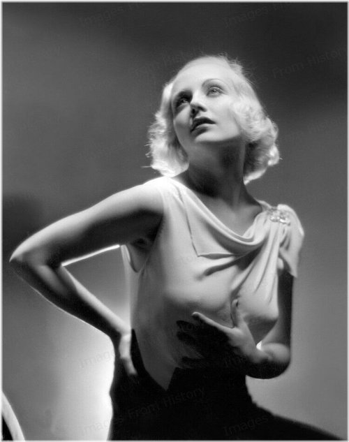 Enchanting 1940 Portrait of Carole Lombard (208-F)