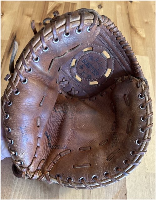 Retro Ball Master Cowhide Baseball Glove