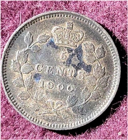 Canadian Silver Five Cent Coin from 1900 in Very Fine Condition with Dark Toning
