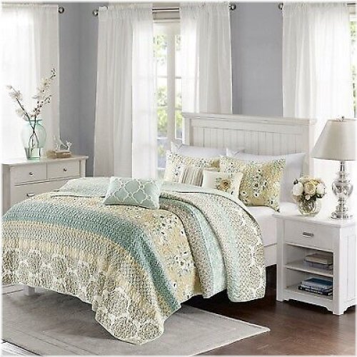 Green Oasis Quilt Set