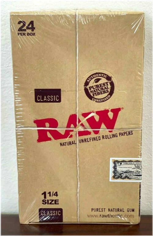 Classic 1.25 Cigarette Rolling Papers - Full Box (24 packs)