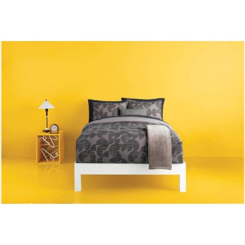 Geo Reversible Decorative Comforter Set with Throw