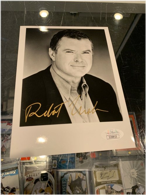 Legendary Vegas Moment: Robert Urich Autographed 5x7 Photo (JSA Authenticated)