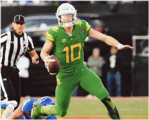 Justin Herbert Oregon Ducks Autographed Photo