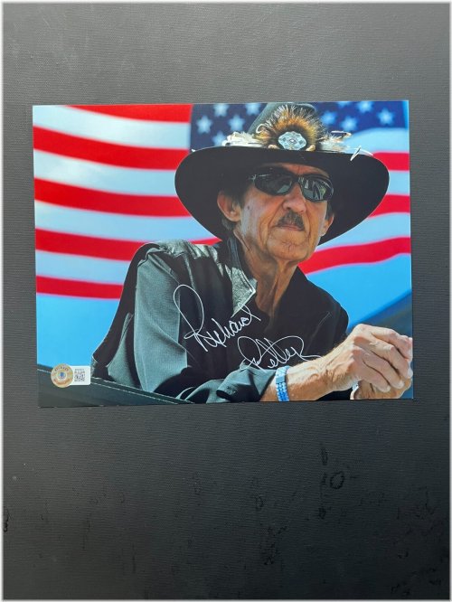 NASCAR Legends Collection: Richard Petty Autographed 8x10 Photo