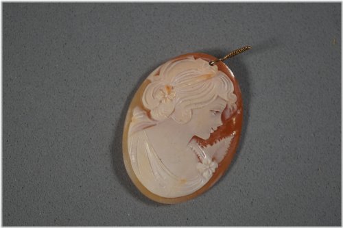 Timeless Treasures Cameo Pendant