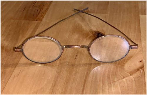 Vintage Wire Rim Oval Reading Glasses