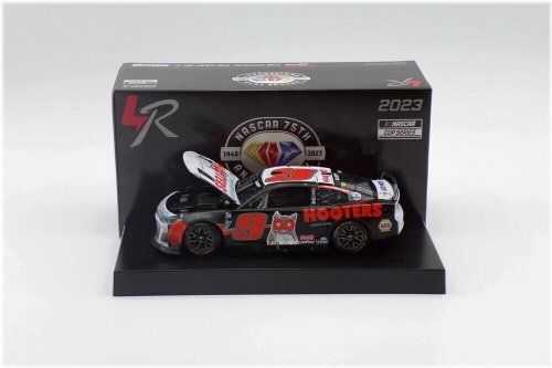 Hooters Chicago Raced Version Diecast Car