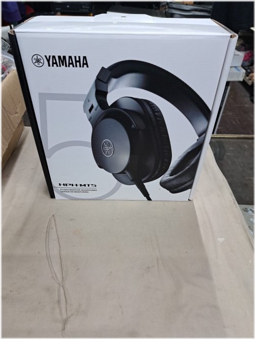 Yamaha HPH-MT5 Studio Headphones