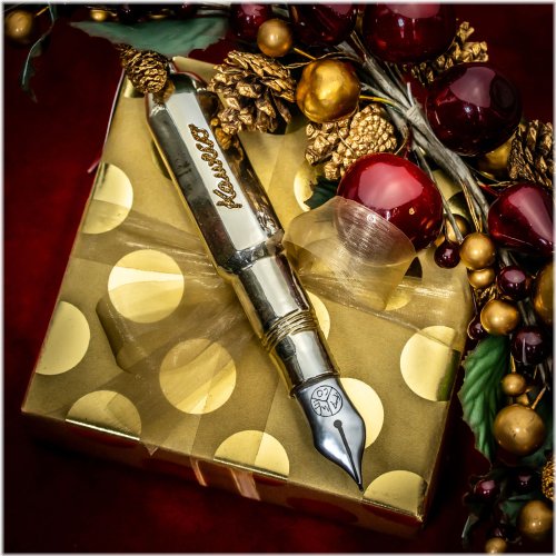 Glass Fountain Pen Ornament