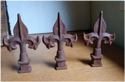 Fleur de Lis Cast Iron Fence Toppers