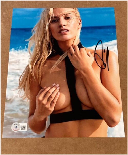 LPGA Golfer Autographed Photo by Paige Spiranac (Beckett Certified)