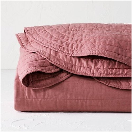 Regal Mauve Scalloped Quilt