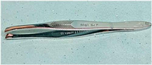 Maybelline Expert Eyes Slant Tip Tweezer