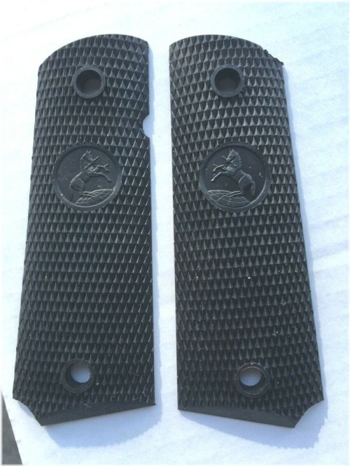 Black Rubber Checkered Grips for Colt 1911 Gov't Full Size with Logo