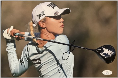 Swinging Signature by Lydia Ko